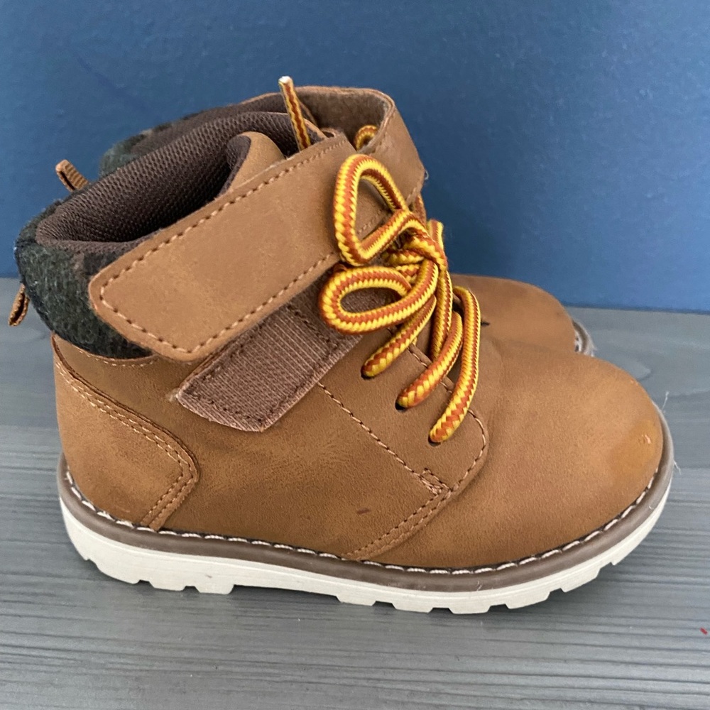 Toddler boys size 7 and size 9 available